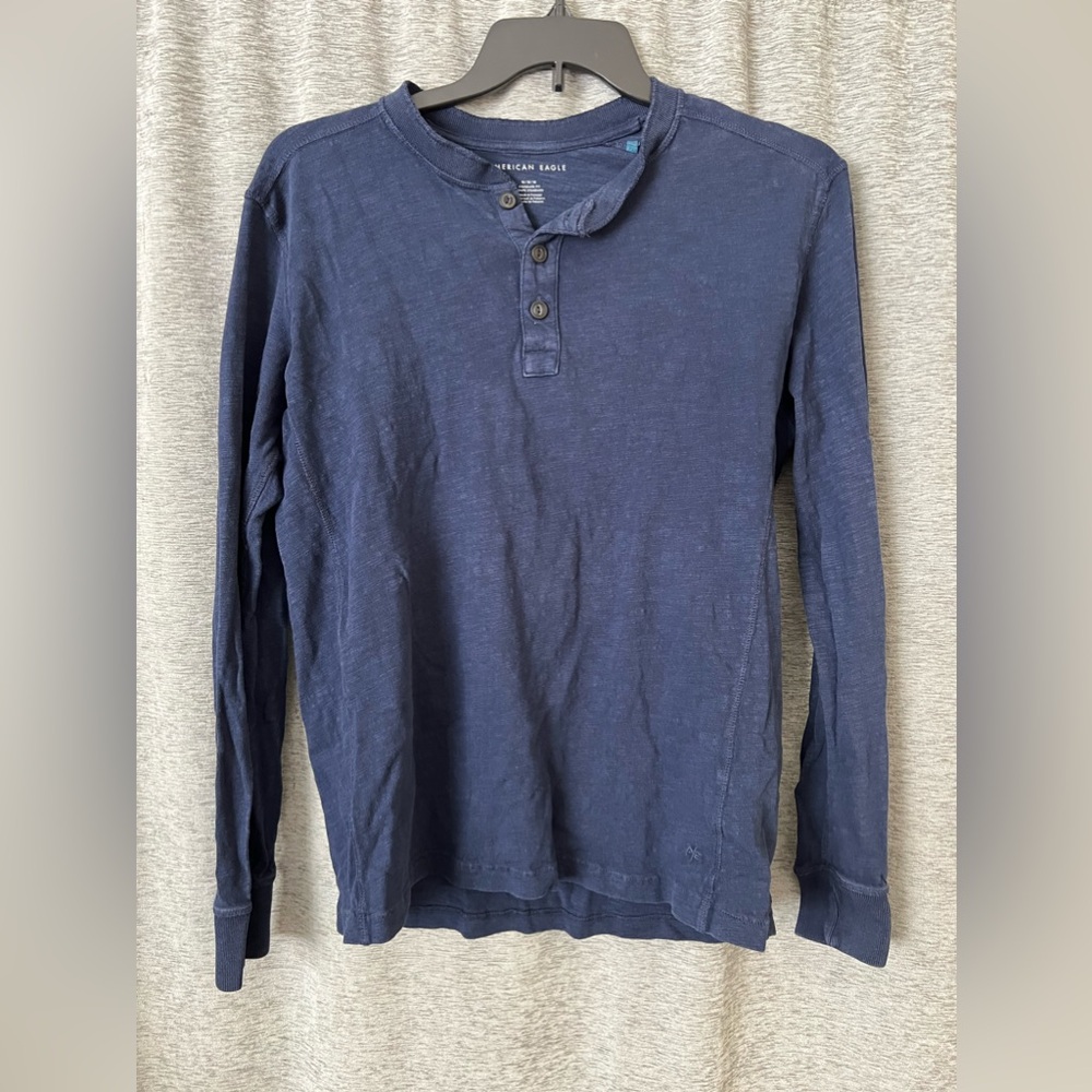 American Eagle Distressed Navy Blue longe sleeve